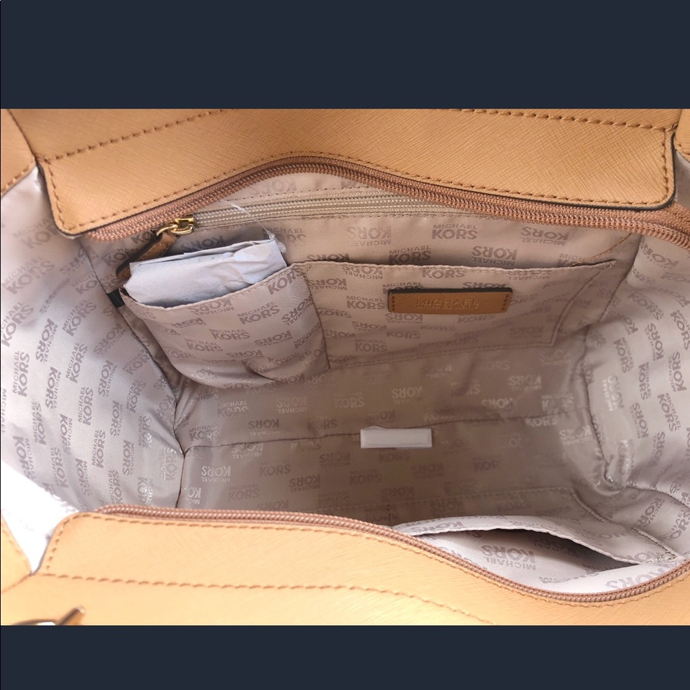 Gaby’sBags👜💕-Michael Kors Chain Tote - Picture 5 of 5